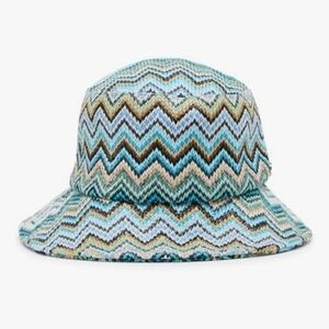 NWT Steve Madden Dove Bucket Hat Blue Multi Chevron Woven Straw